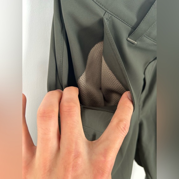 Under Armour Heat Gear Loose Shorts - Picture 4 of 5